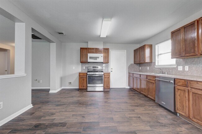 Building Photo - 9307 Grove Haven Dr