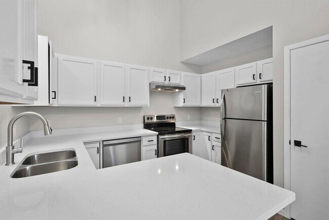 Building Photo - 640 Tower Dr