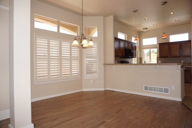 Building Photo - LUXURY PATIO HOME IN DISTRICT 20 SHOWING B...