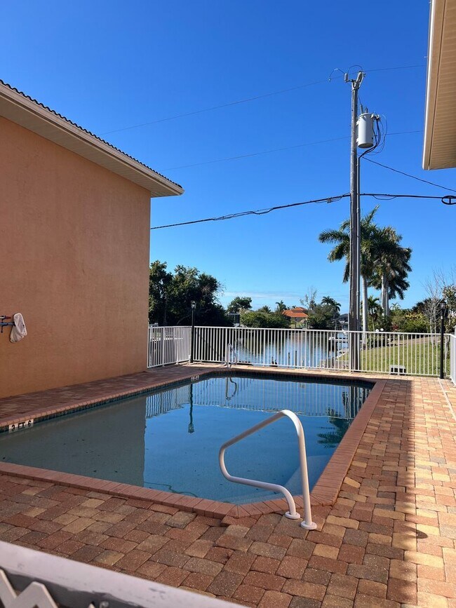 Building Photo - spacious townhouse.2 Bedrooms with 2-1/2 bathrooms