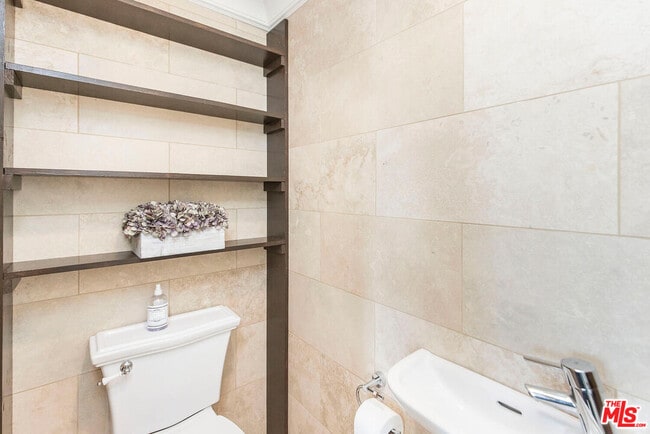 Building Photo - 17108 Oak View Dr