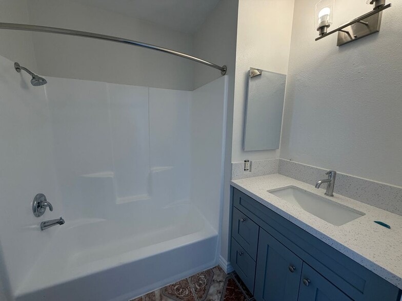 Building Photo - 2052 Lewis Ave