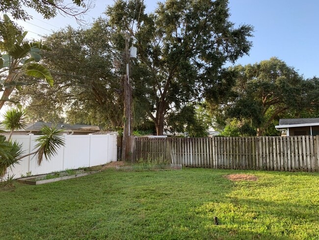 Building Photo - 3 Bed, 2 Bath Home for Rent in Northeast St. Pete