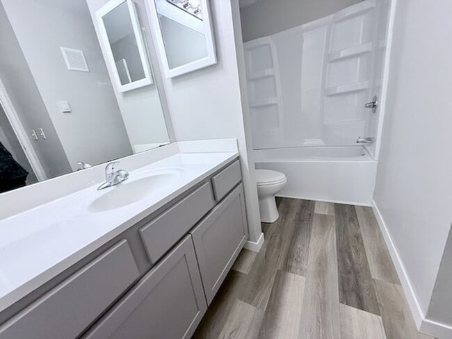 Building Photo - 2 Bedroom 1 Bathroom Remodel