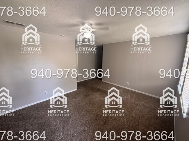 Building Photo - 2805 Southridge Dr