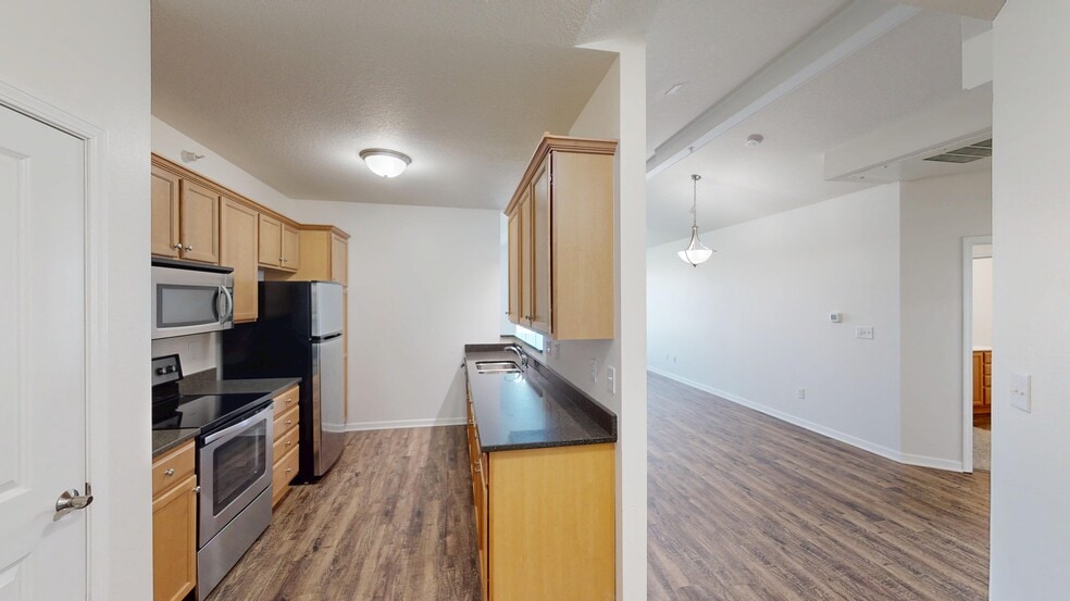 Building Photo - Grayhawk Apartments