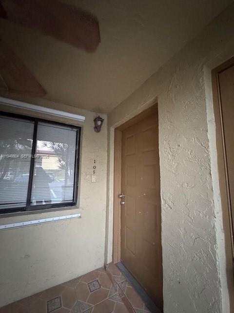 Building Photo - 321 Lakeview Dr