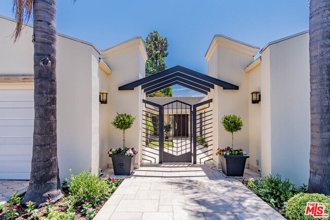 Building Photo - 480 N Robinwood Dr