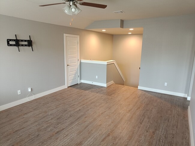 Building Photo - 535 Tanda Ln