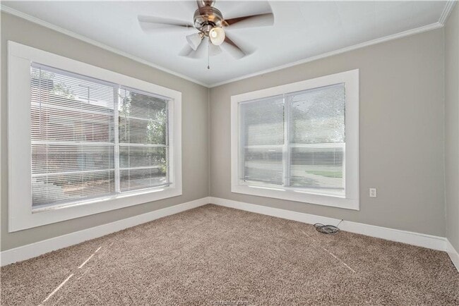 Building Photo - AUGUST PRE-LEASE!! Adorable 3/2 close to D...