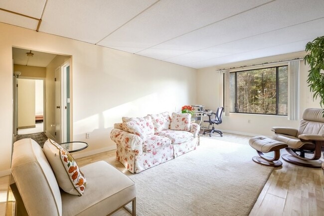 Building Photo - 1550 Worcester Rd