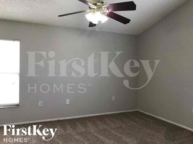 Building Photo - 1237 E Grove Ave