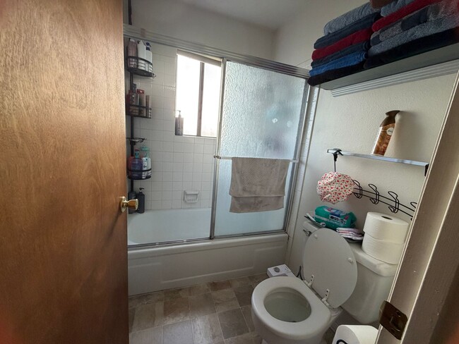 Building Photo - 1206 Avenida Del Sol