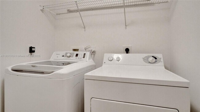 Building Photo - 21055 Yacht Club Dr