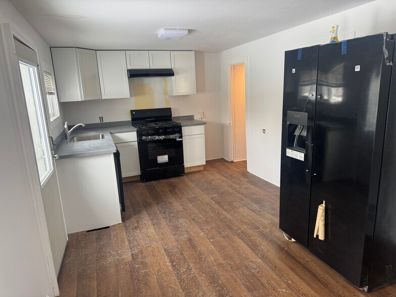 Building Photo - 222 W 3rd St