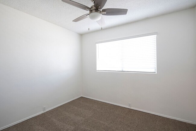 Building Photo - OPEN HOUSE: 12/19 1:30-2:30PM ~ Charming 2BR w/ Parking in Pacific Beach