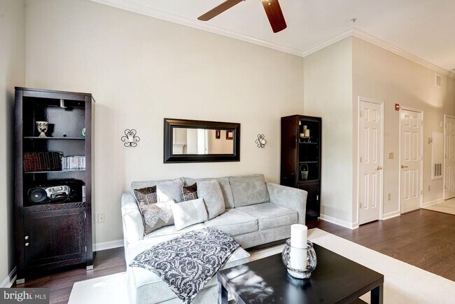 Building Photo - 4950 Brenman Park Dr