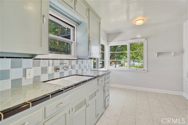 Building Photo - 171 Costa Mesa St