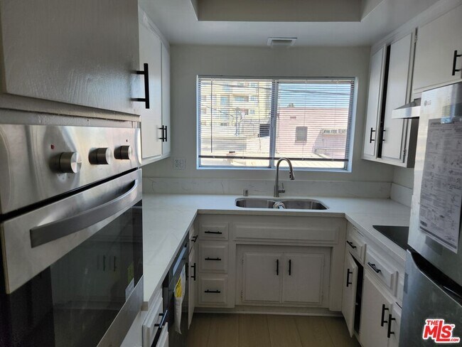 Primary Photo - 8531 Alcott St