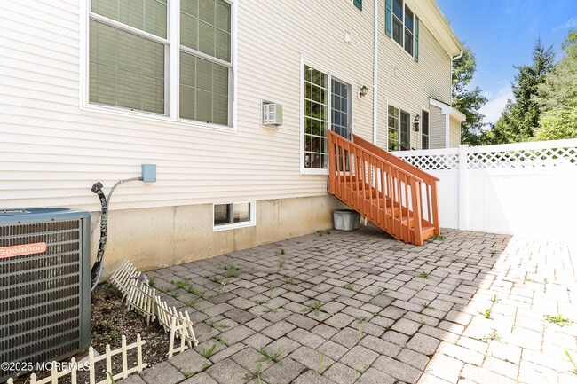 Building Photo - 18 Deepwater Cir