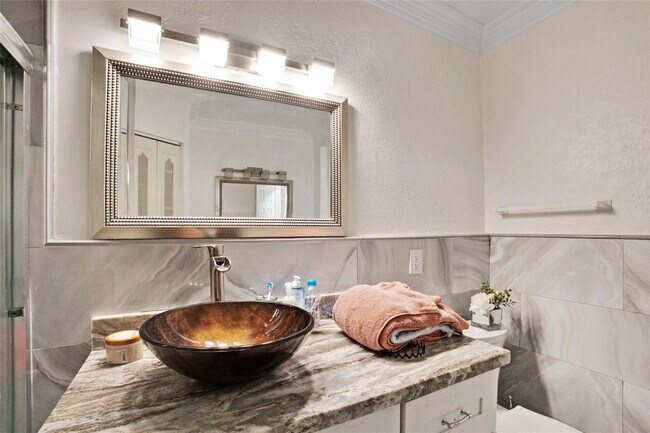 Building Photo - 1311 NE 27th Way