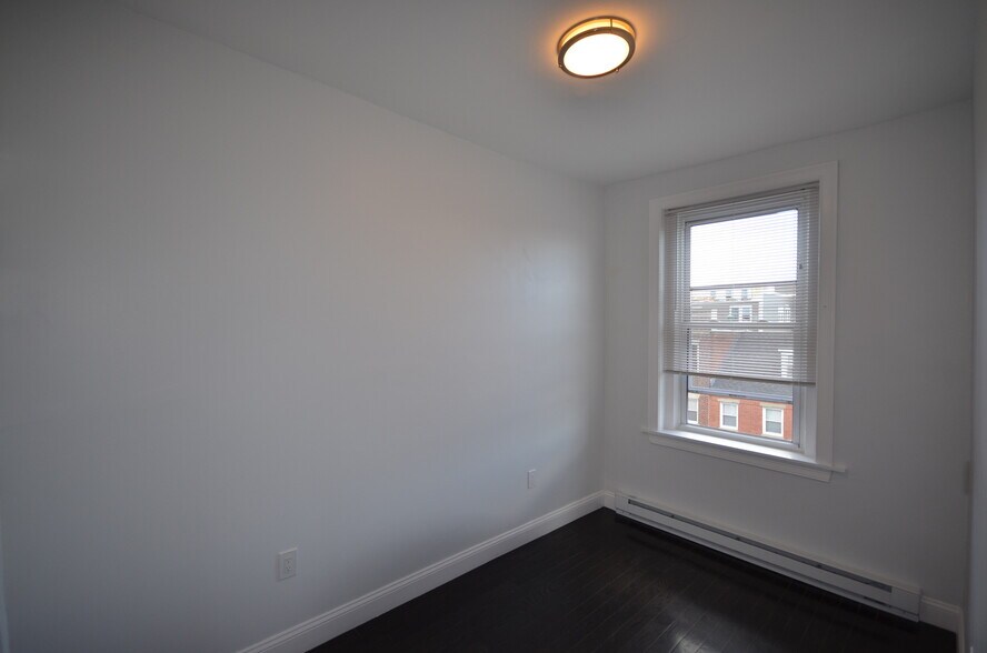 Building Photo - 20 Chelsea St