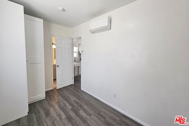 Building Photo - 8454 Zelzah Ave