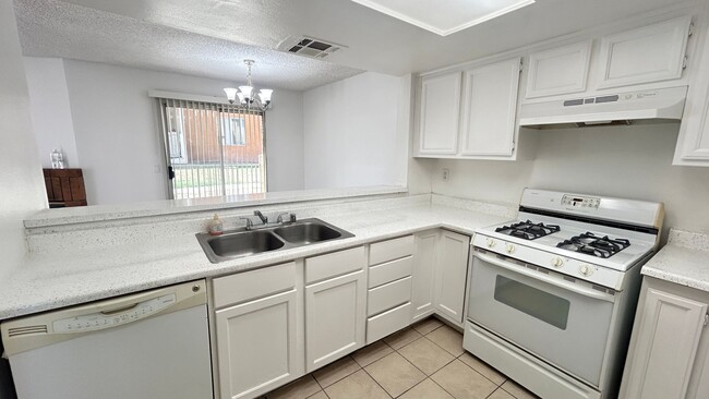 Building Photo - 2Bd Apartment Available For Rent