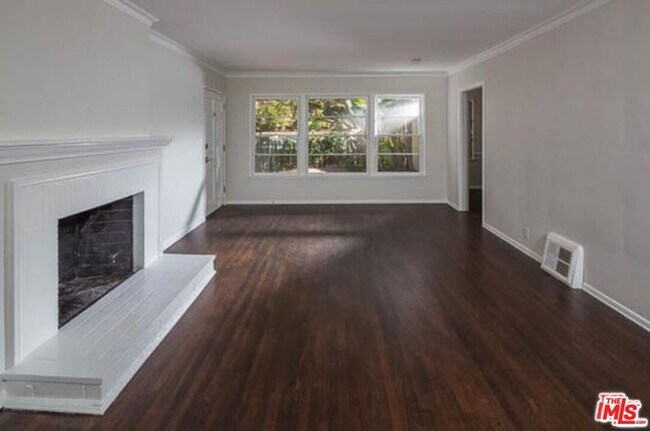 Building Photo - 2117 Alcyona Dr