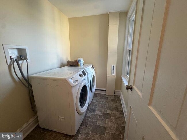 Building Photo - 405 Walnut St