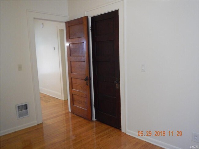 Building Photo - 401 Roosevelt Ave