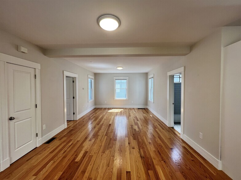 Building Photo - 10 Linden Ave