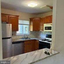 Building Photo - 1701 Scotchbrook Dr