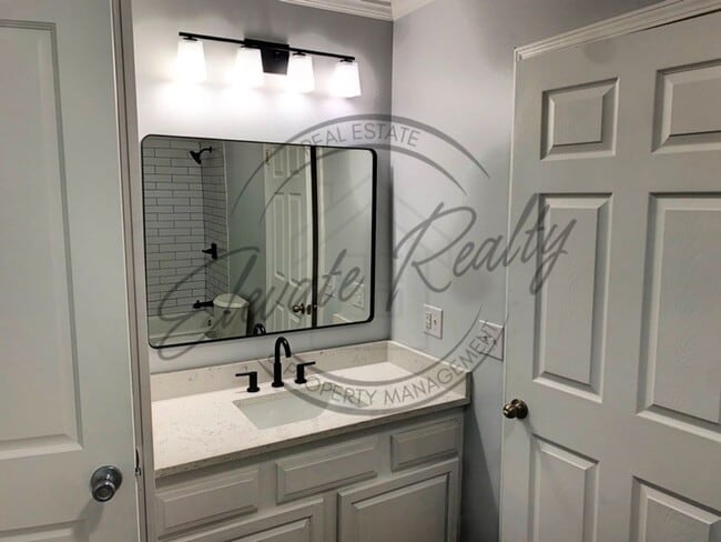 Building Photo - Stylishly Renovated Four Bedroom Home in H...