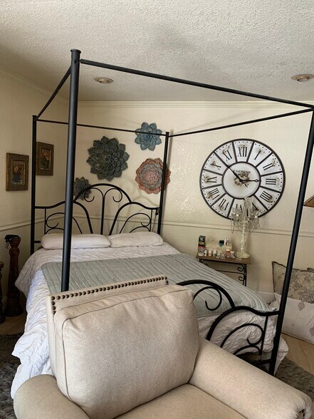 Building Photo - 3900 Seven Hills Rd