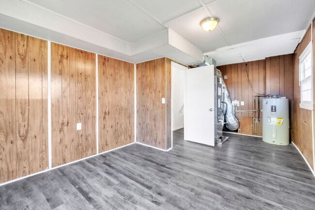 Building Photo - Spacious 4BR, 2BA Tri-Level Home with versatility and flexibility.  $1675 /mo rent***