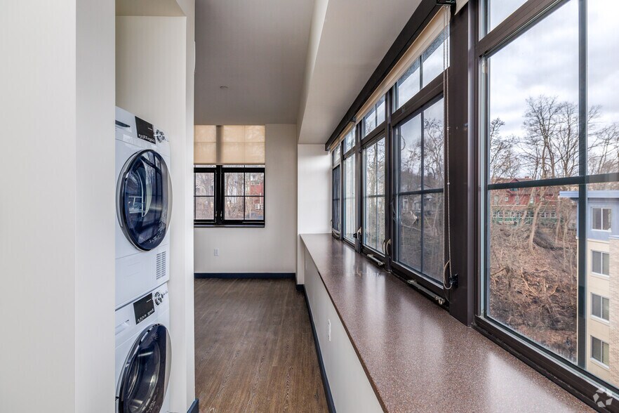 1BR, 1BA - 754SF - The Dean