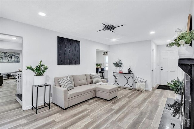 Building Photo - 175 Hunters Glen