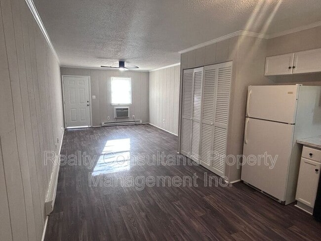 Building Photo - 115 Cox Ave