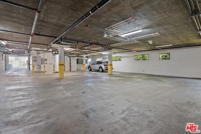 Building Photo - 1367 N Alta Vista Blvd
