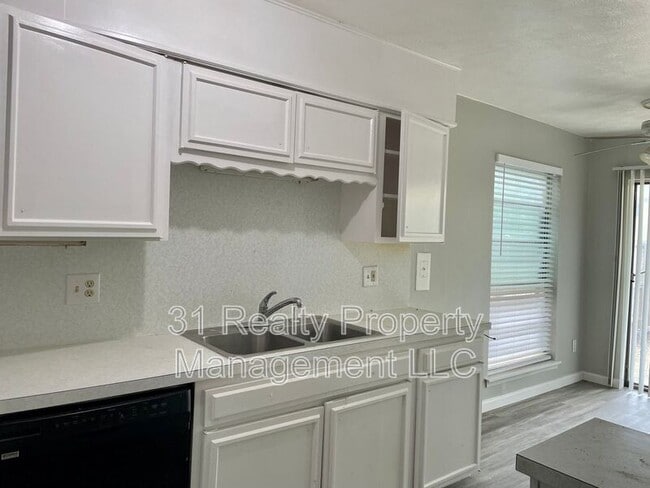 Building Photo - 13722 Flagstone Ln