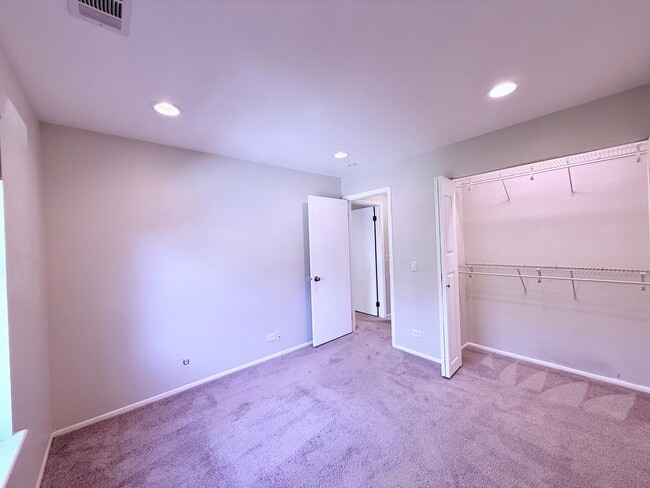 Building Photo - 70 Margate Ct