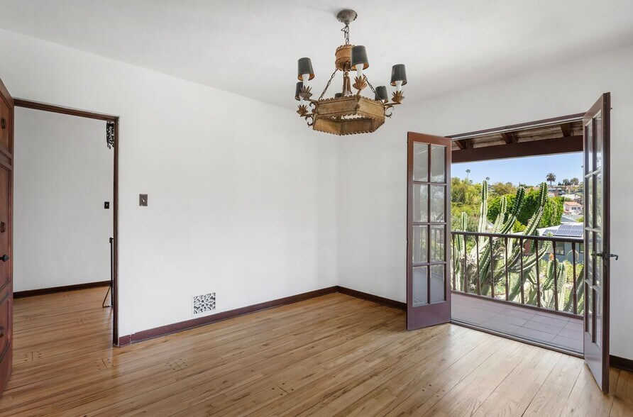 Building Photo - 2433 W Silver Lake Dr