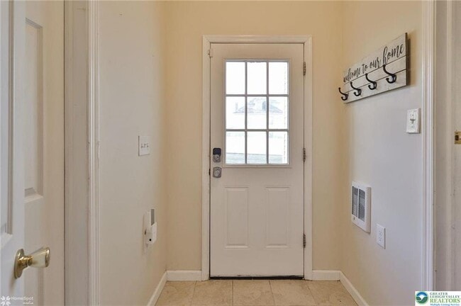 Building Photo - 2811 Kingsview Ave