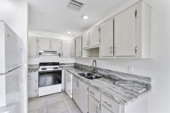 Building Photo - 1521 NW 18th Ave
