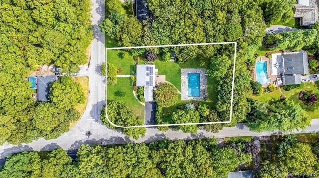 Building Photo - 19 Pine Tree Ln