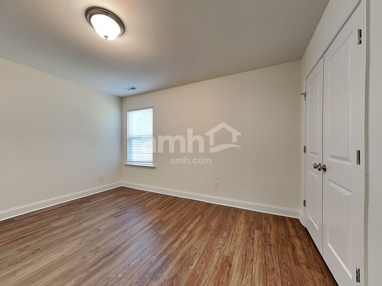 Building Photo - 194 Pullen Dr