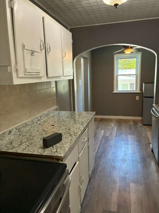 Building Photo - 5112 Edith Ave