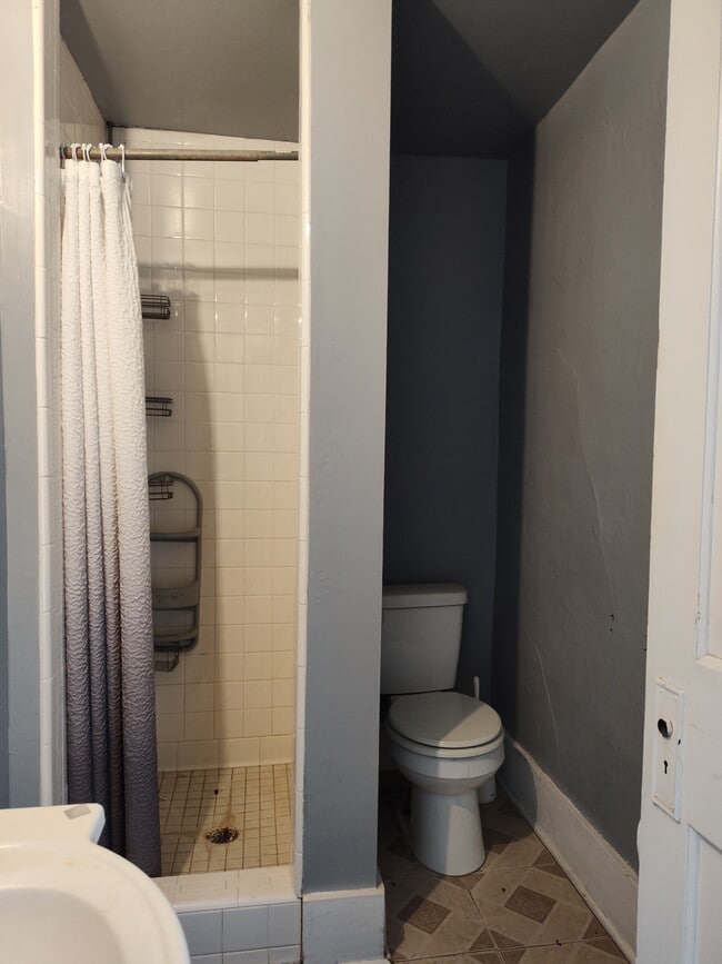 Building Photo - 323 S West St