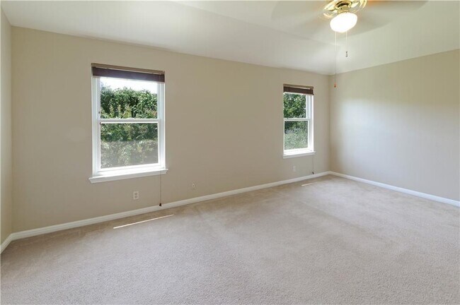 Building Photo - 807 Camino Real Dr